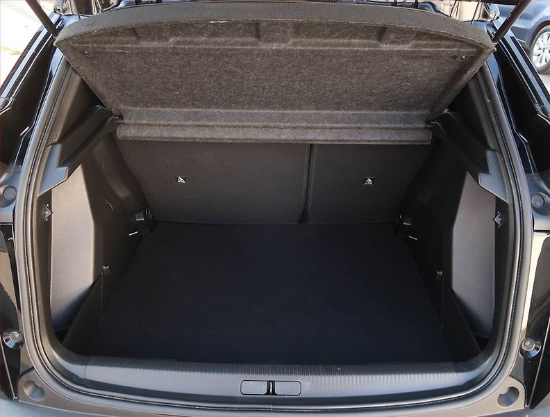 Peugeot 2008 (2024) Allure 1.2 PureTech, 16TKM - fotka 13 z 22