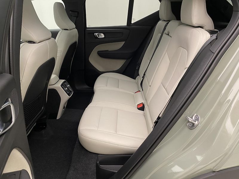 Volvo XC40 B4 DARK ULTRA AUT CZ - fotka 5 z 59
