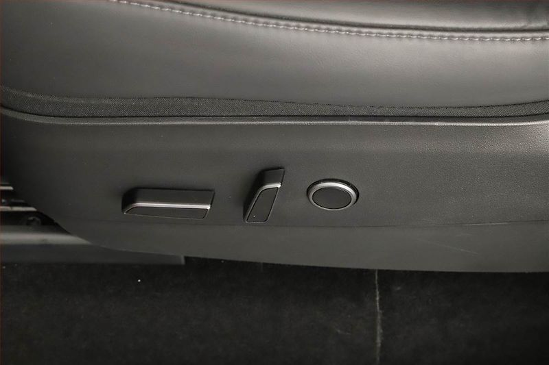 Tesla Model Y (2022) RWD LFP 60kWh, SoH 93% - fotka 15 z 24