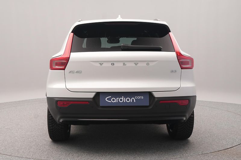 Volvo XC40 (2026) B3 AUT DARK PLUS - fotka 12 z 23