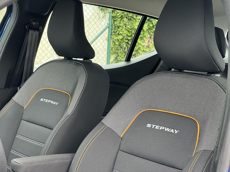 Dacia Sandero Stepway 1.0TCe LPG ČR 1.MAJ. - fotka 10 z 43