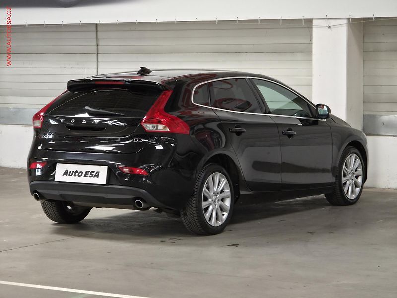 Volvo V40 (2015) 2.0d, Xenon, AC - fotka 6 z 16