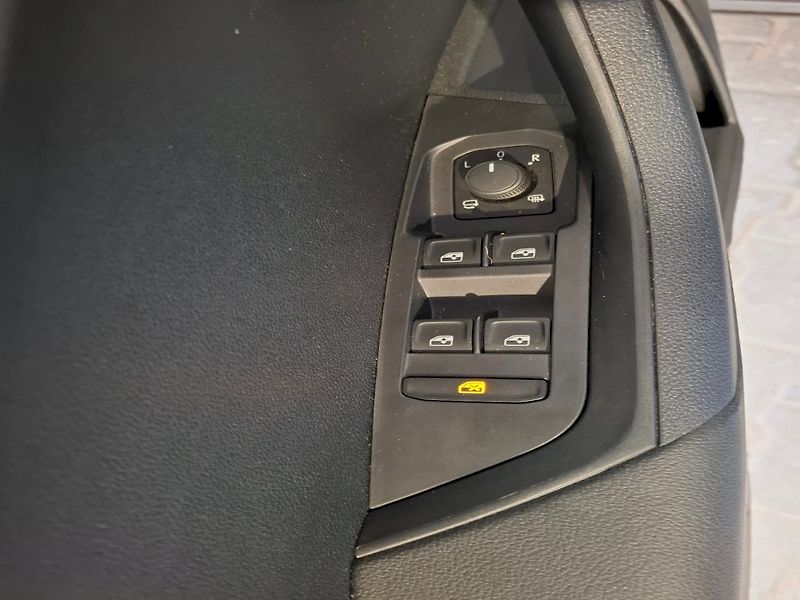Škoda Karoq (2024) SELECTION TD 85/2.0 M6F - fotka 17 z 47