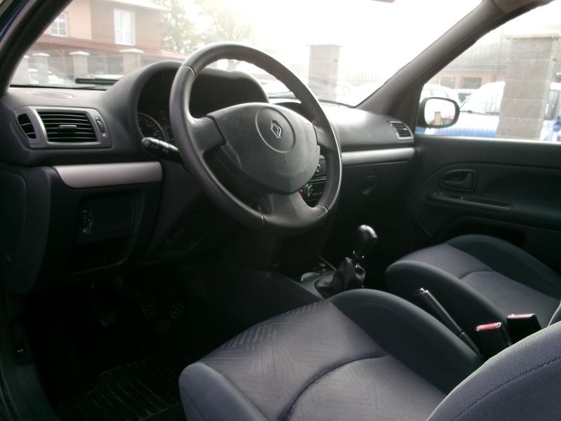 Renault Clio (2003) 1,2 16V AUTOKLIMA - fotka 16 z 21