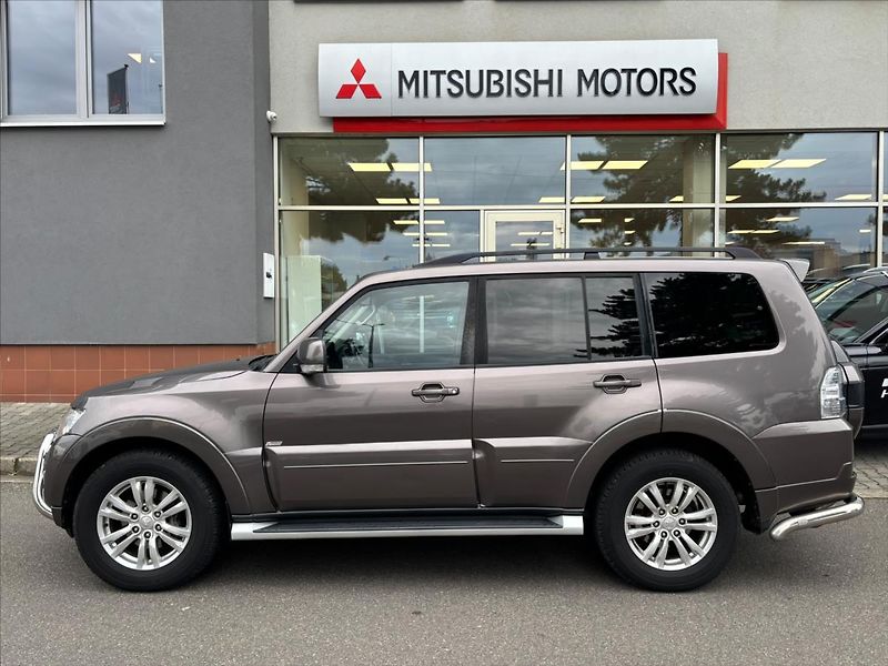 Mitsubishi Pajero 3,2 DI-D  Instyle 4x4+Serviska - fotka 7 z 32