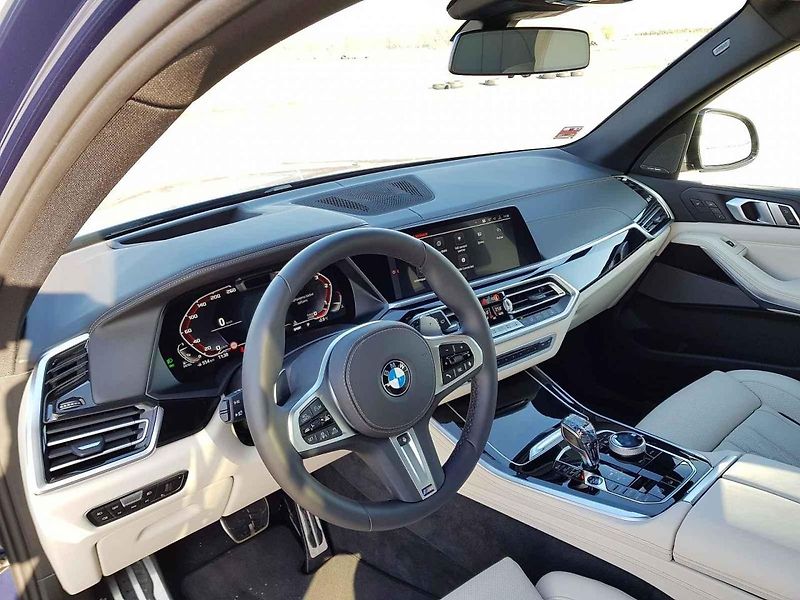 BMW potřebuje více točivého momentu, protože váží o půl tuny víc než Mercedes.