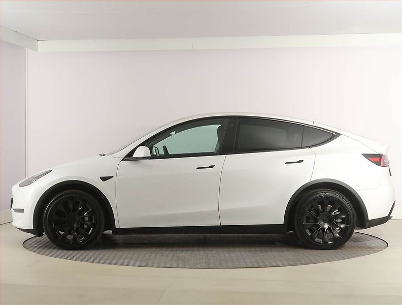 Tesla Model Y (2021) Long Range AWD 75kWh, SoH 91% - fotka 3 z 33