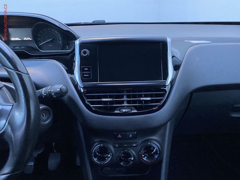 Peugeot 2008 (2019) 1.2 PT, 2.maj,ČR, AC, temp - fotka 12 z 15