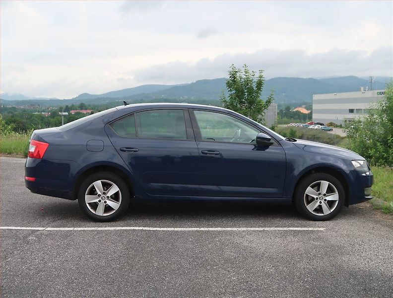 Škoda Octavia (2016) 2.0 TDI, Navi, Xenony - fotka 6 z 15