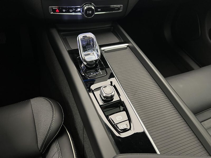 Volvo XC60 B5 AWD BLACK EDITION PLUS AUT  - fotka 28 z 48