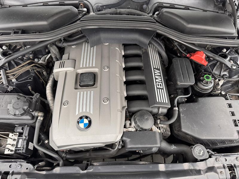 BMW Řada 5 (2005) 530i MANUÁL M-Paket PDC Navi - fotka 16 z 16