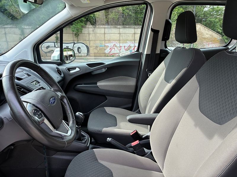 Ford Tourneo Courier 1.5 TDCi ČR 1.Maj 72 tkm DPH - fotka 12 z 24