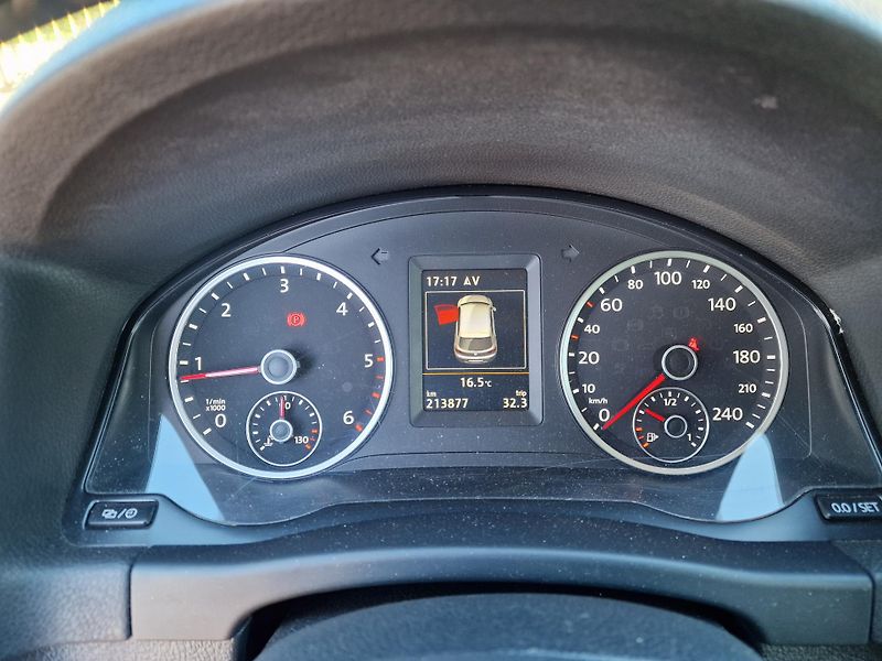 Volkswagen Tiguan 2,0TDI CUP TAŽNÉ  - fotka 14 z 19