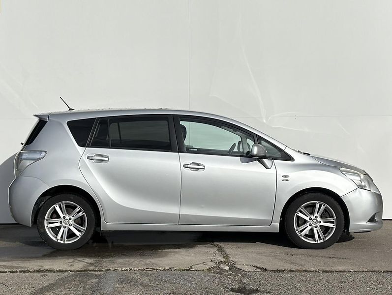 Toyota Verso 2.2 D-4D 110kW AT 7 míst - fotka 3 z 20