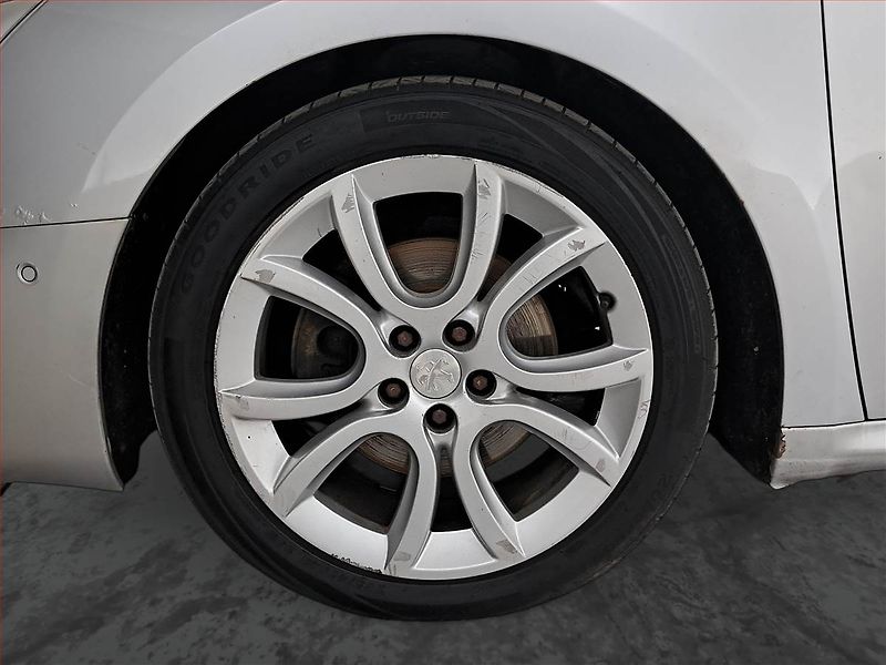Peugeot 508 (2011) 2.0 HDi, nová STK - fotka 14 z 22
