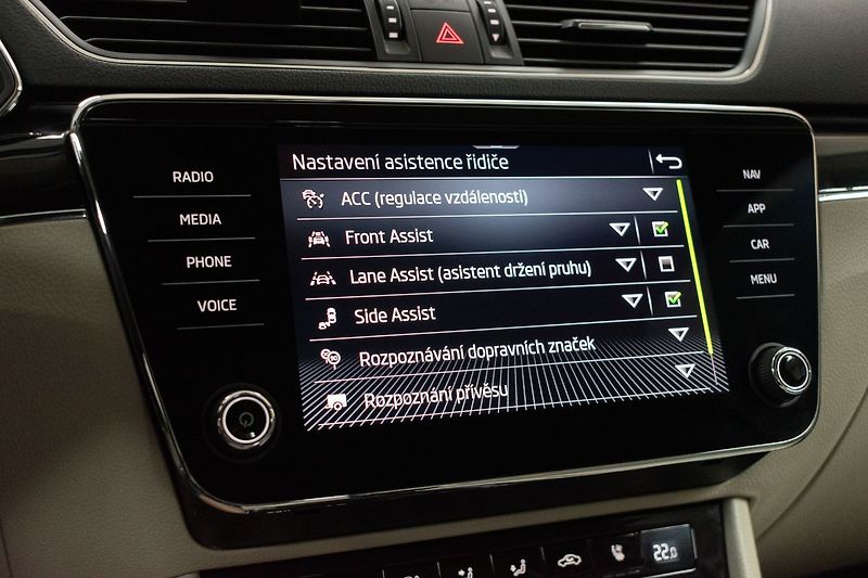 Škoda Superb 2.0 TDI L&K*TAŽNÉ*DPH*ČR 1.MAJ - fotka 39 z 52