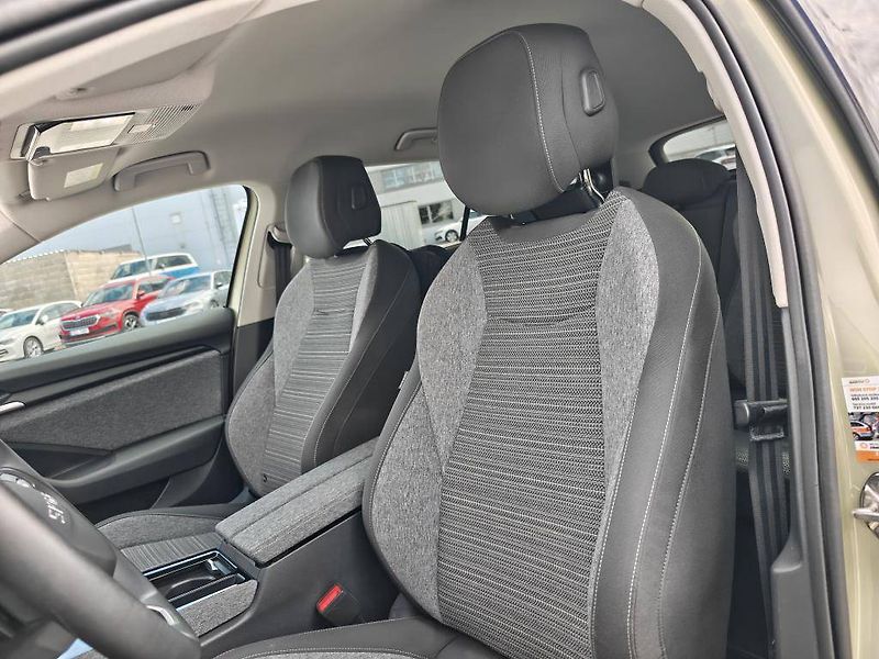 Škoda Superb Selection 7DSG 2,0TDI - fotka 6 z 25