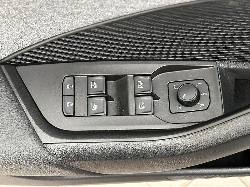 Škoda Octavia 1.5 TSI Top selection - fotka 16 z 32
