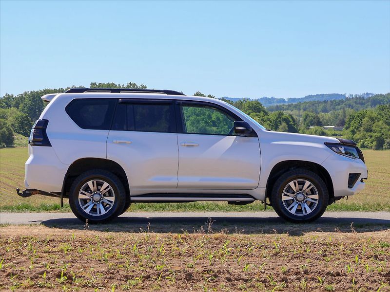 Toyota Land Cruiser 2,8 D-4D 150kW Executive CZ DP - fotka 8 z 39