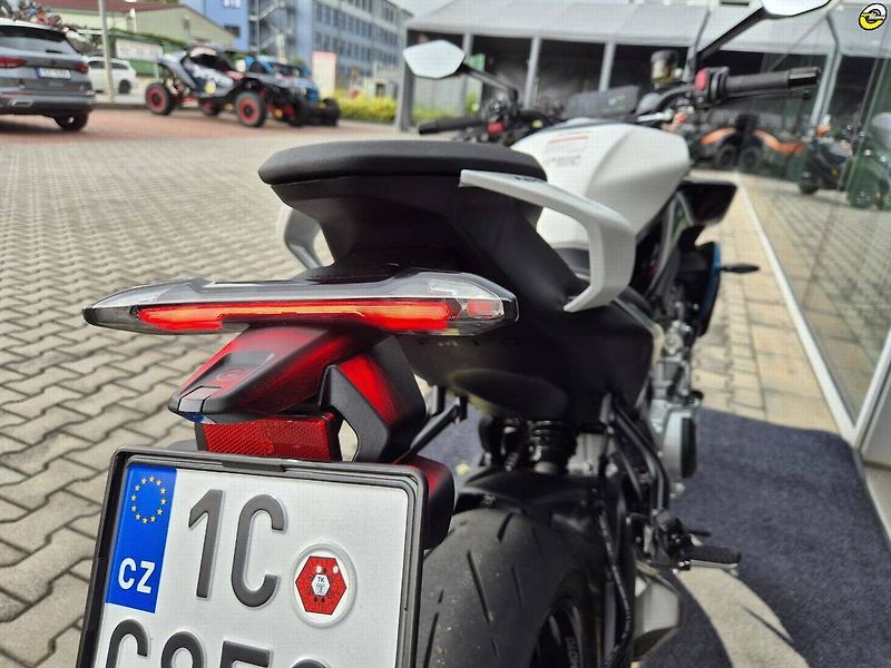 CFMOTO (2025) 675 NK - fotka 14 z 20