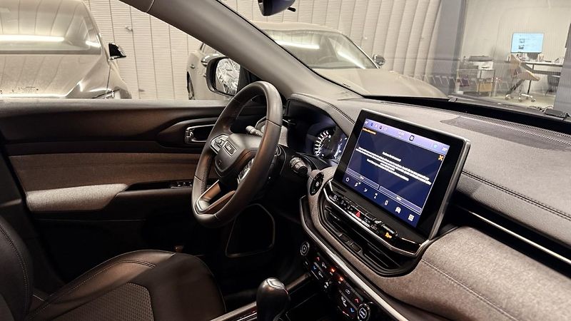 Jeep Compass (2021) 1.3i 4x4,PHEV,50km dojezd - fotka 13 z 51