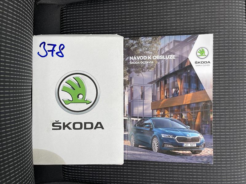Škoda Octavia 2,0 TDI Combi Ambition Plus - fotka 19 z 23