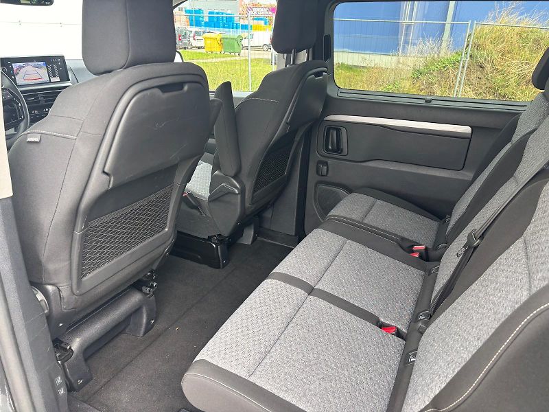Toyota ProAce 2,0 D-4D 8AT L2 Family Webasto - fotka 23 z 25