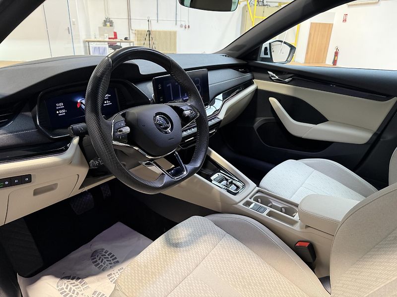 Škoda Octavia 2.0 TDI 110kW DSG Style Combi - fotka 5 z 21