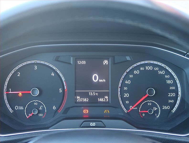 Volkswagen T-Roc (2019) 2.0 TDI, Tempomat - fotka 11 z 14