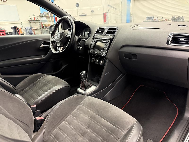Volkswagen Polo 1.4 GTI 132 kW - fotka 14 z 18
