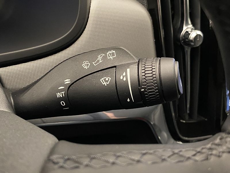 Volvo V90 T6 AWD RECHARGE DARK PLUS - fotka 23 z 58
