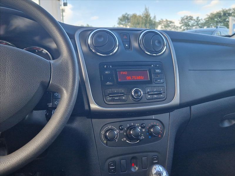 Dacia Logan 1,2 i 54kW SENZORY HEZKÝNÁJEZD - fotka 25 z 33