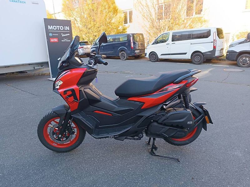 Aprilia SR GT 200 (2025) ABS Raceway Red - fotka 4 z 10