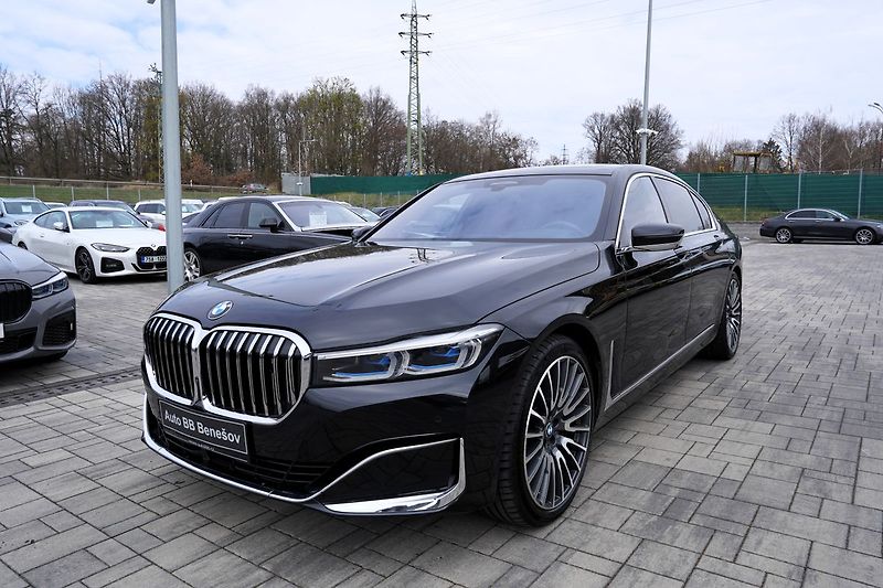 BMW Ostatní M760Li xDrive/6.6i/V12/590PS - fotka 2 z 47