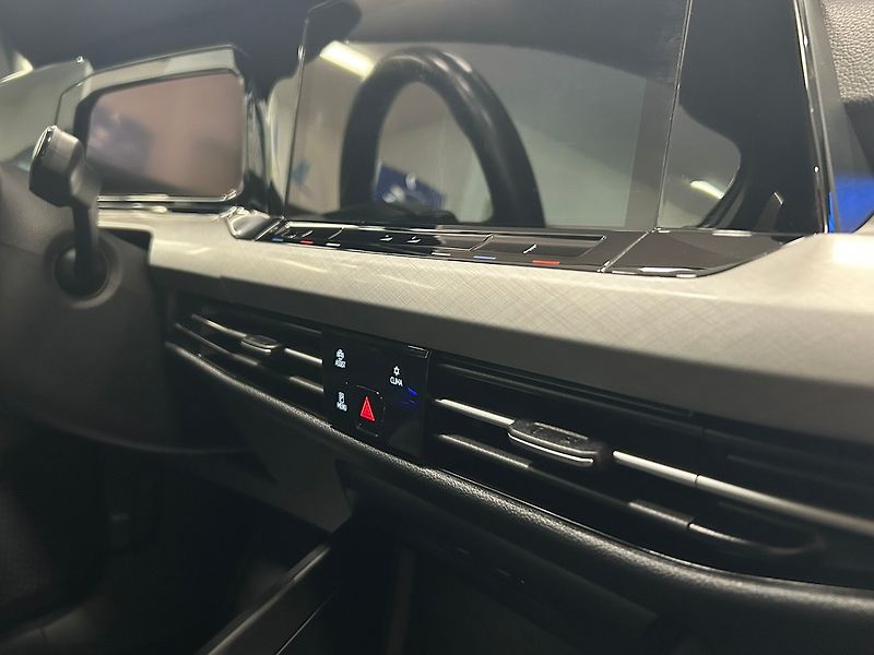 Volkswagen Golf (2023) 1.5 TGI Comfort AUT 2023 | Zár - fotka 36 z 58