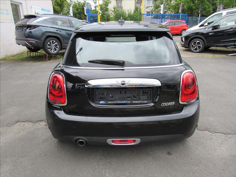 Mini Cooper 1,5 i 100kW - fotka 5 z 34