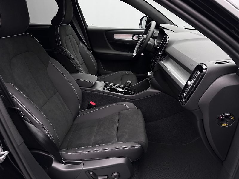Volvo XC40 (2026) B3 BLACK EDITON  PLUS - fotka 22 z 23