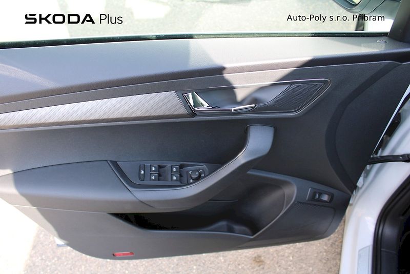 Škoda Karoq (2025) Top Selection 1.5TSI / 110kW 7 - fotka 9 z 24