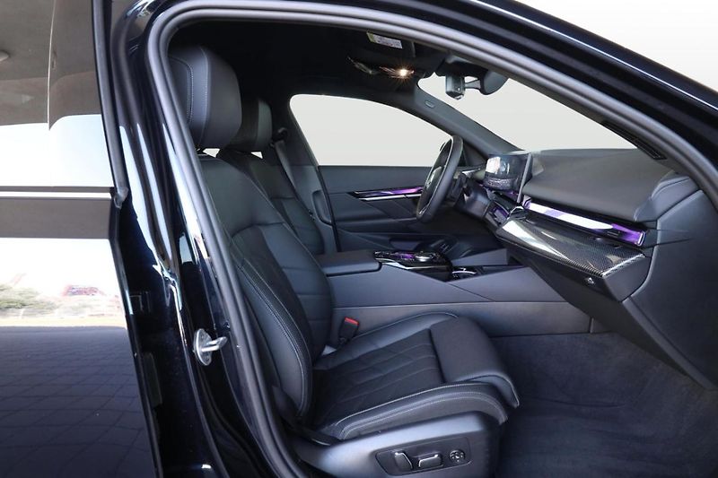 BMW Řada 5 540d xDrive Sedan - fotka 25 z 31