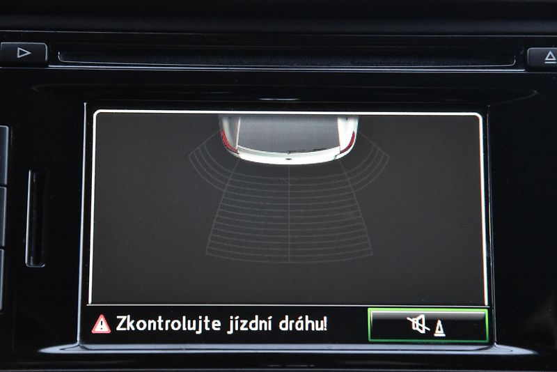 Škoda Superb 2.0 TDi CR,NAVI,VÝHŘEV,XENONY - fotka 25 z 45