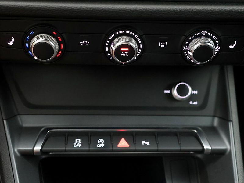 Audi Q3 2,0 35TDI  S-tronic CZ S-line - fotka 28 z 39