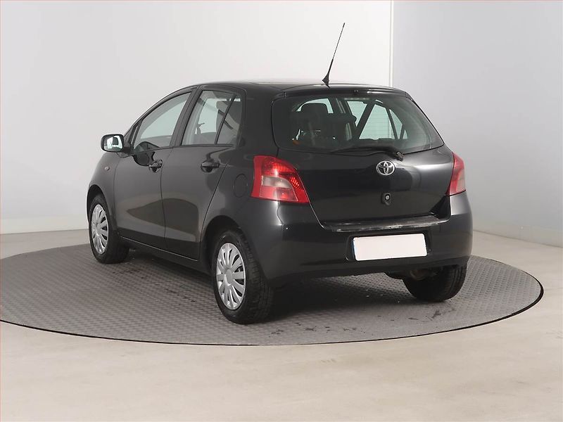 Toyota Yaris (2008) 1.0 VVT-i, po STK, servisované - fotka 4 z 16