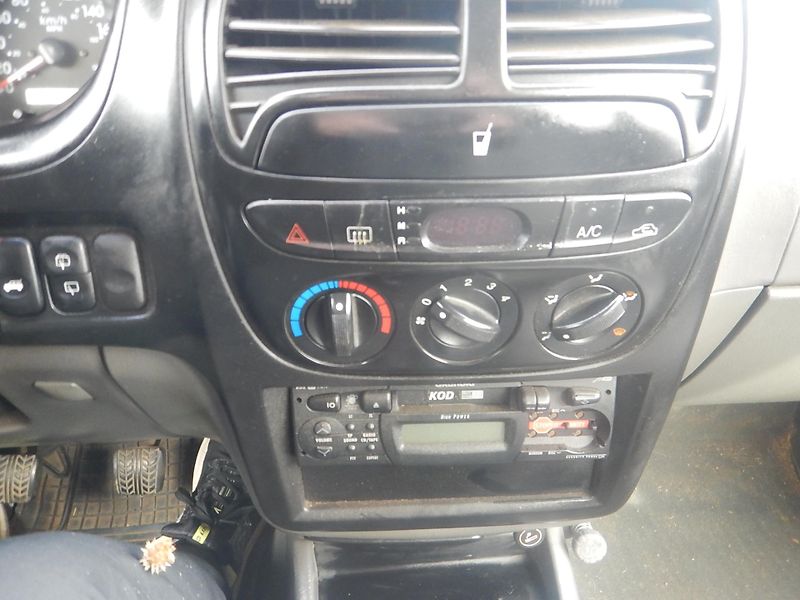 Kia Sportage 2.0 i, 4x4, TAŽNÉ - fotka 10 z 13