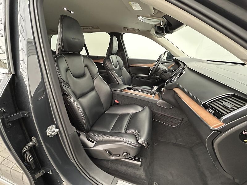 Volvo XC90 2.0 D5 4x4 Inscription - fotka 9 z 35