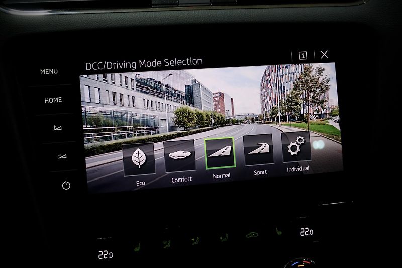 Škoda Octavia 3 FL 2.0 TSI 180 kW DSG RS - fotka 38 z 43