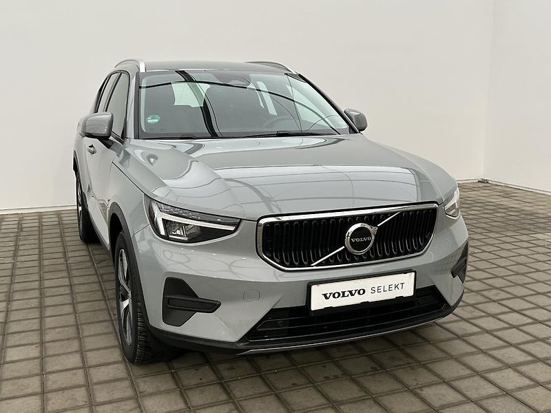 Volvo XC40 2.0 B3 ESSENTIAL - fotka 3 z 30