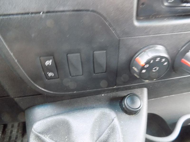 Renault Master (2014) 2,3 110KW MAXI KLIMA - fotka 20 z 35