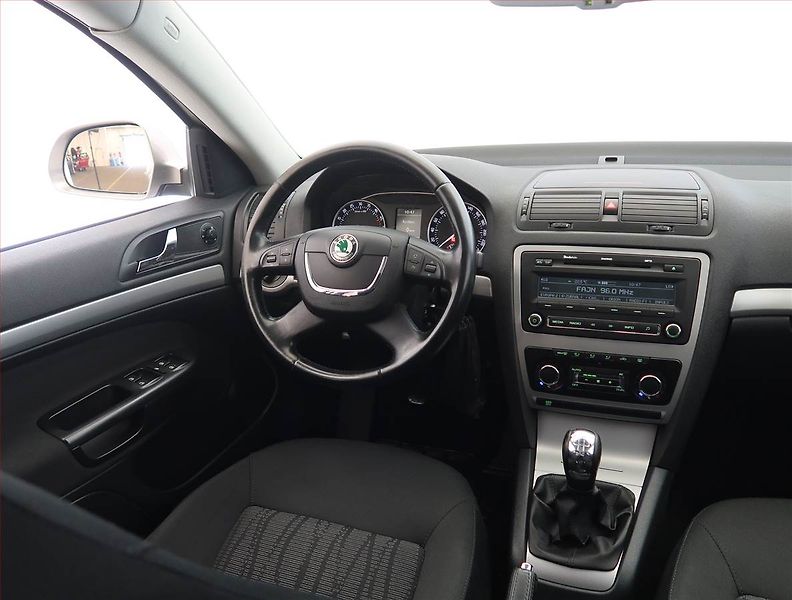 Škoda Octavia (2008) 1.9 TDI, Serv.kniha, Tempomat - fotka 7 z 20