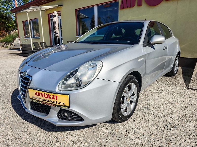 Alfa Romeo Giulietta (2013) 1.6 JTD DIG.KLIMA/1MAJ - fotka 7 z 19