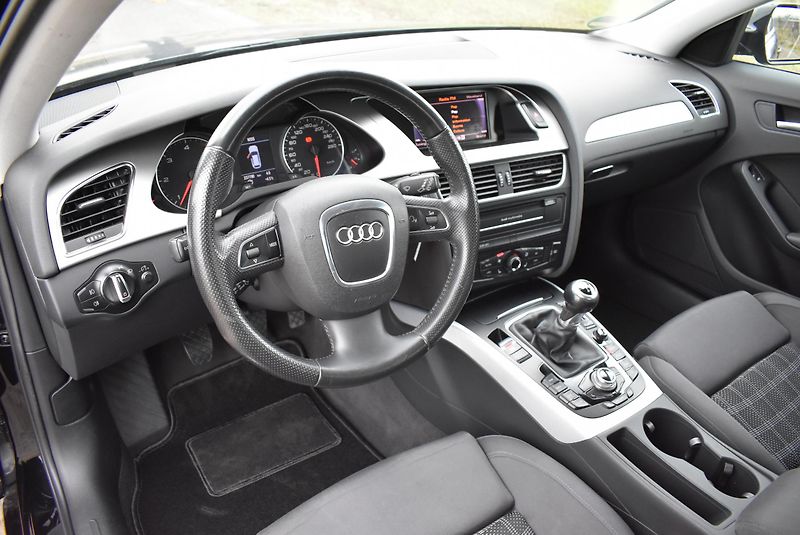 Audi A4 2,0 TDI S-LINE,NAVI,SERVISKA - fotka 9 z 18